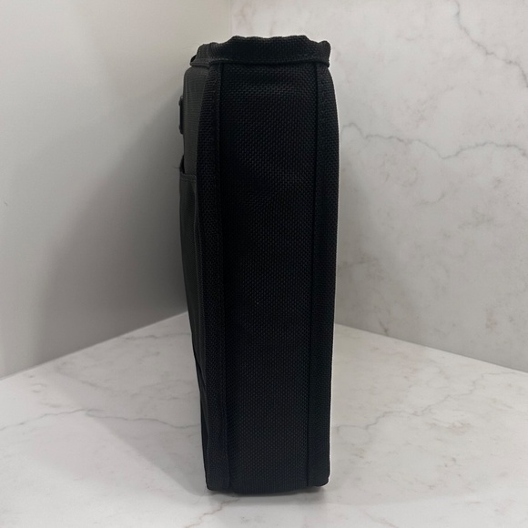 TUMI 280SD3 FTX Ballistic Nylon Large Laptop Cover 14" - Padded - Black - Picture 4 of 6